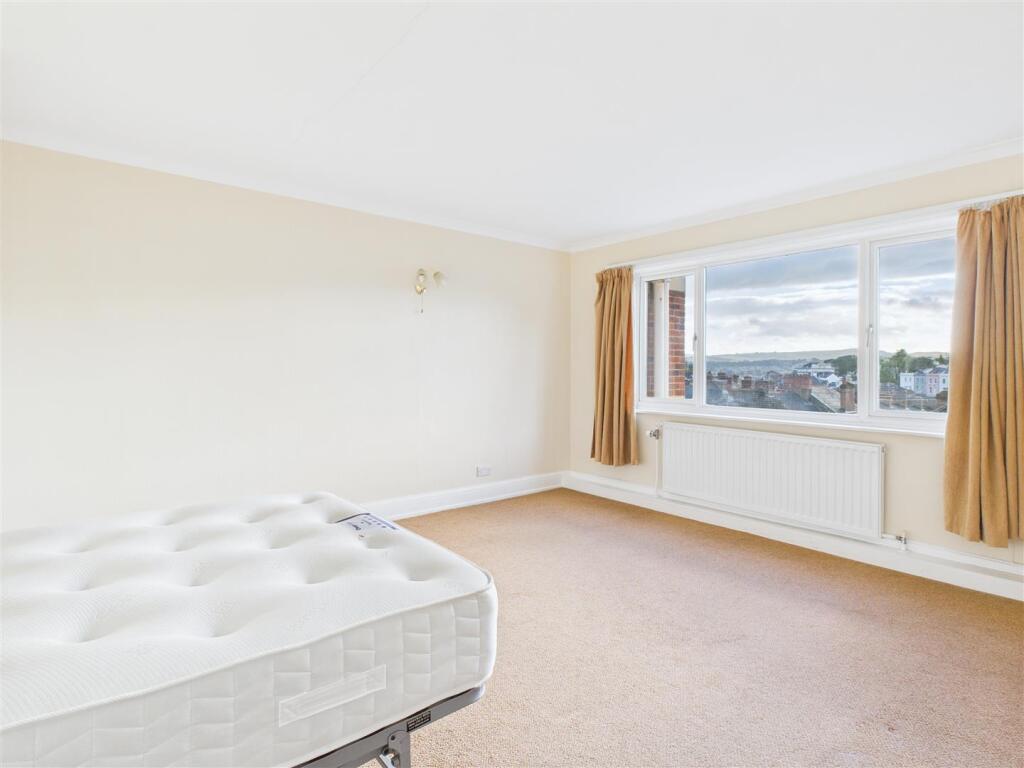 15 Crescent Mansions - 02.jpg