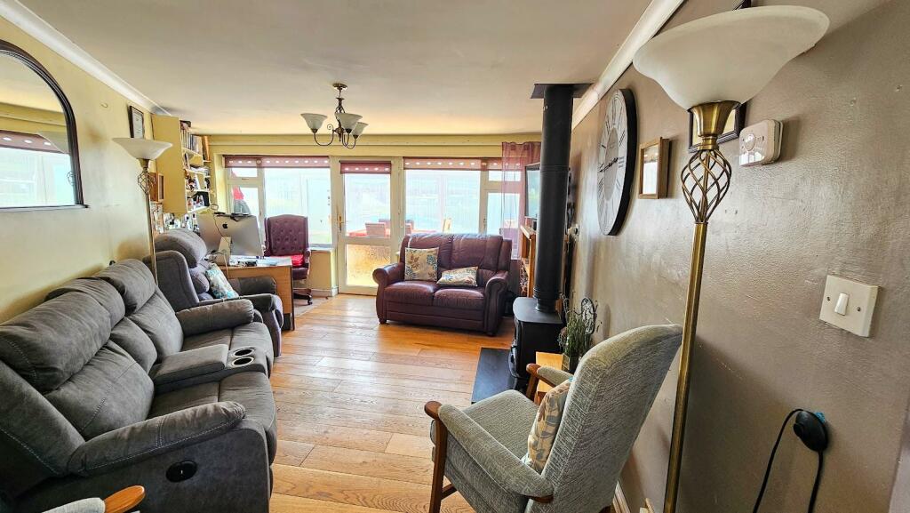 sitting room..jpg