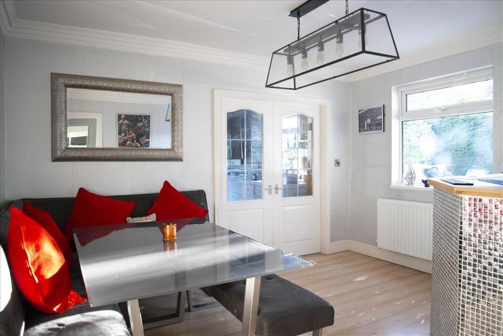 DINING ROOM/ENTERTAINMENT BAR