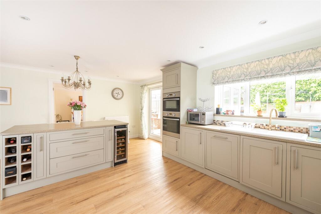 Kitchen/Breakfast Rm