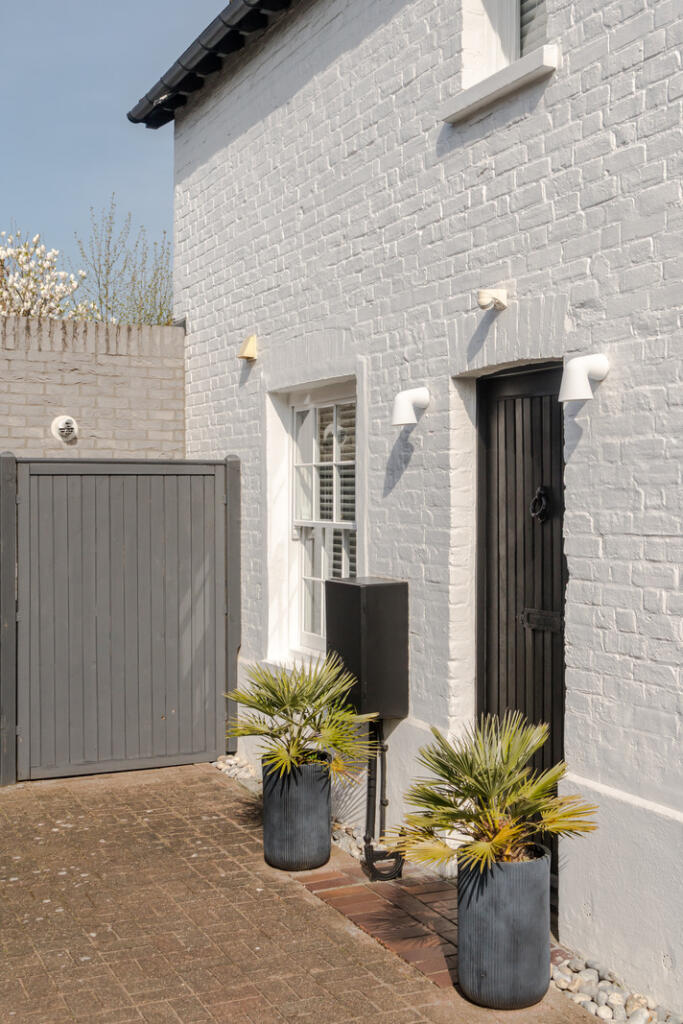 274457 - 65 Edward Road-7.jpg