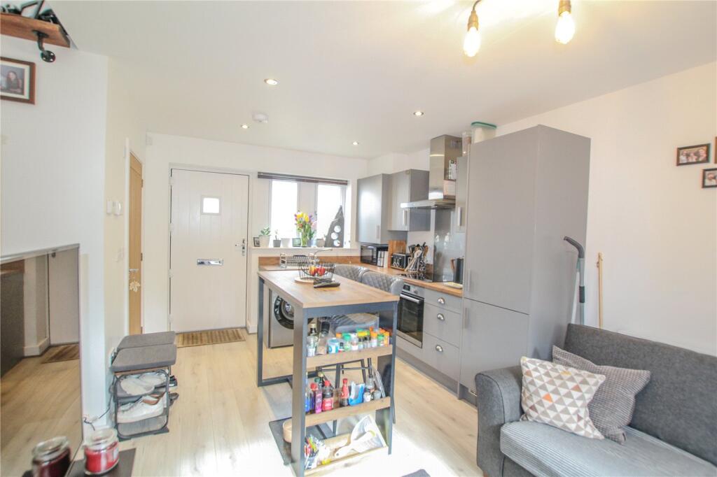 Kitchen &amp; Lounge