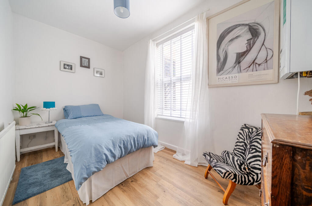 1347522-1-68b5bf3...