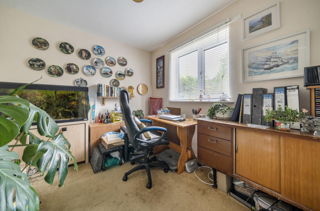 1349680-6-68c1923...