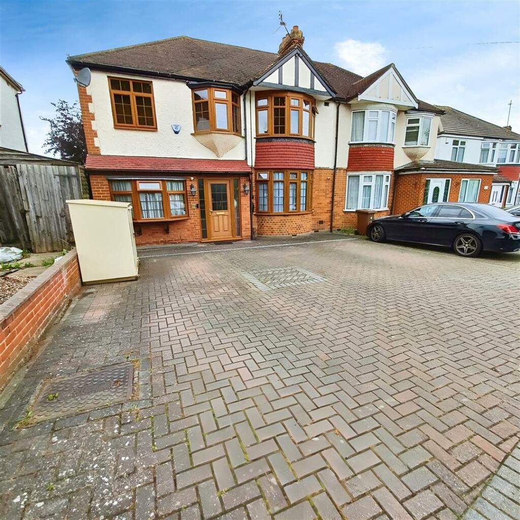 Front Aspect and Off Road Parking