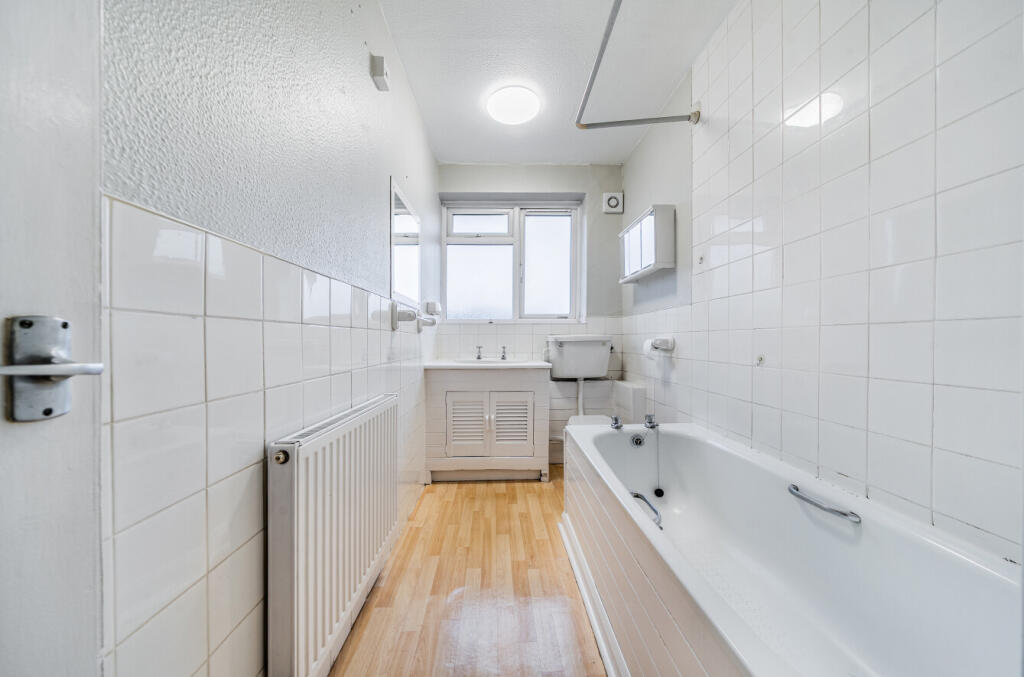 1388729-4-694b4c1...