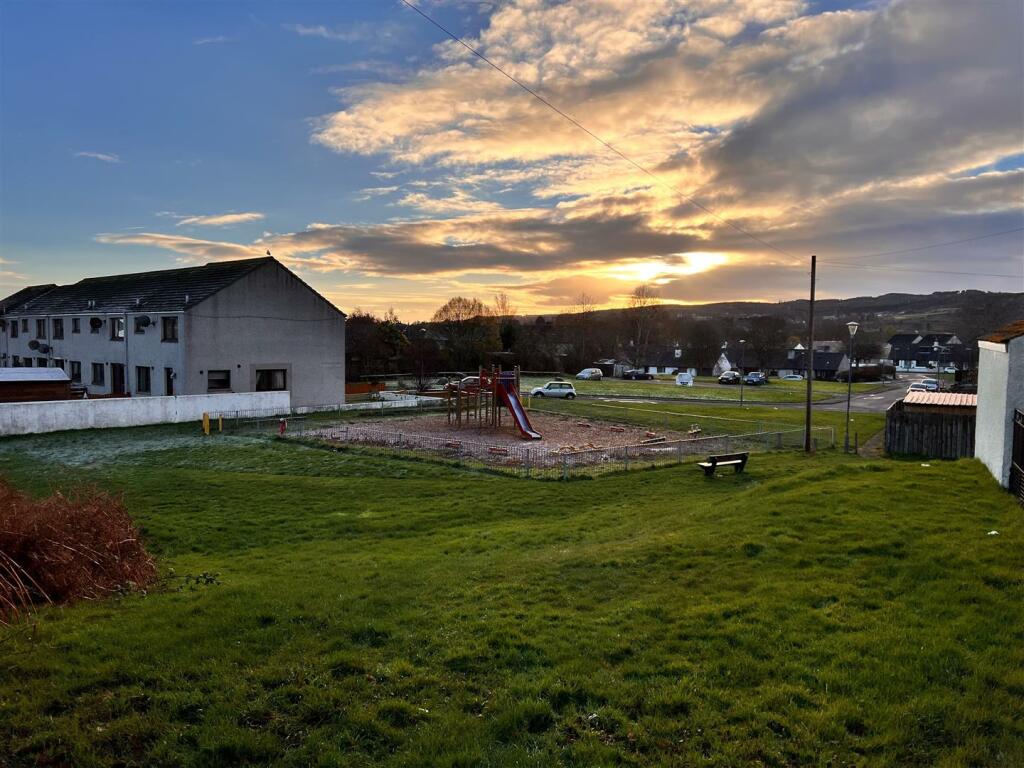 parkland at rear.jpg