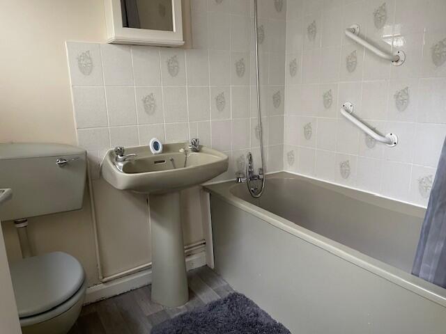 Bathroom T202511061501.jpg