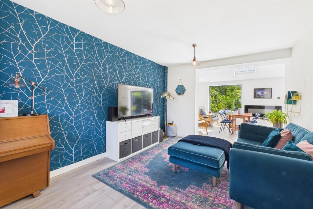 CAM03162G0-PR0260-STILL001