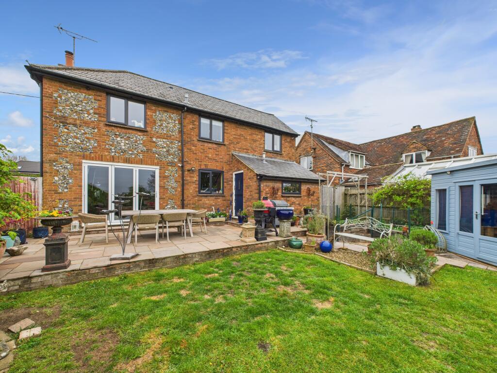 CAM02909G0-PR0382-STILL031