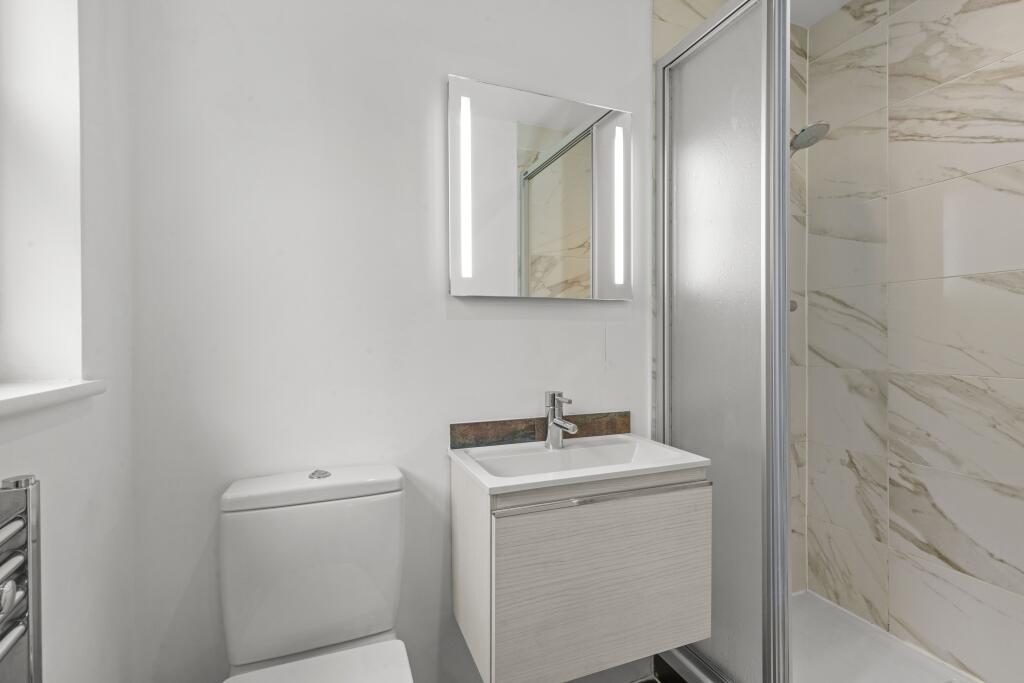 Ensuite Bedroom 2
