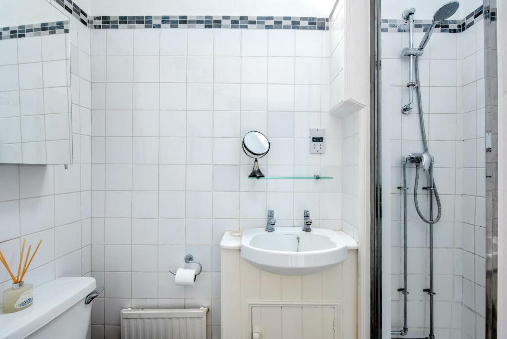 Flat 5, 28, Upper East Hayes Bath, BA1 6LP-10.jpg