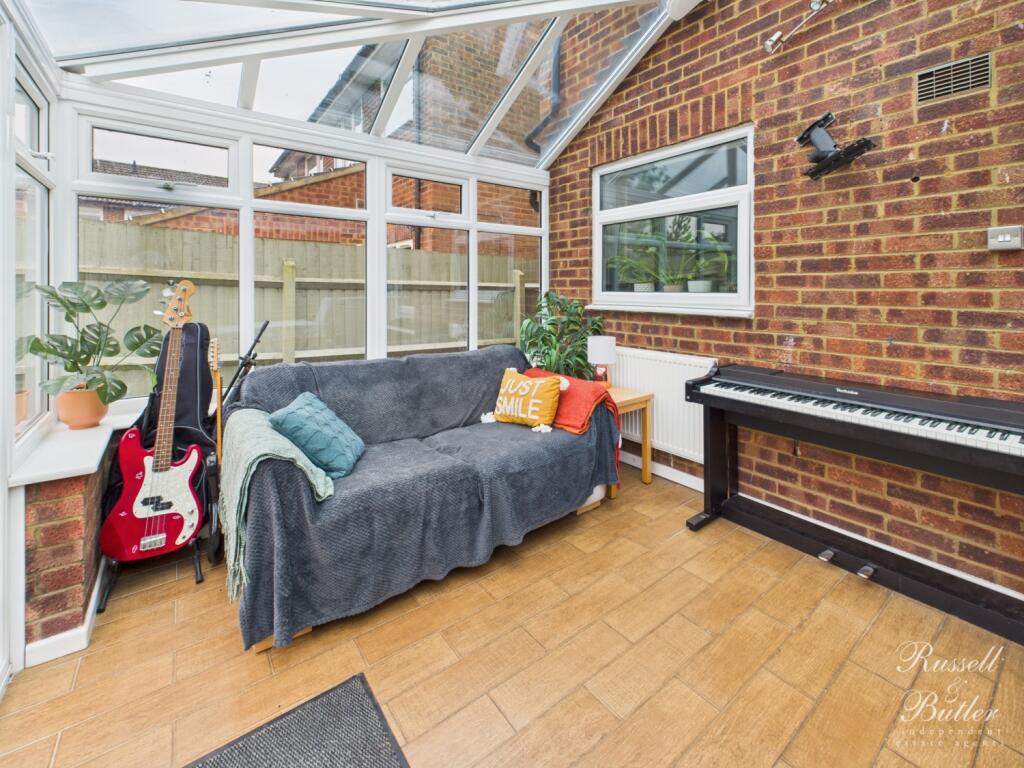 CAM02127G0-PR0297-STILL022