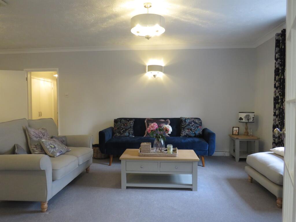 Sitting/Dining Room