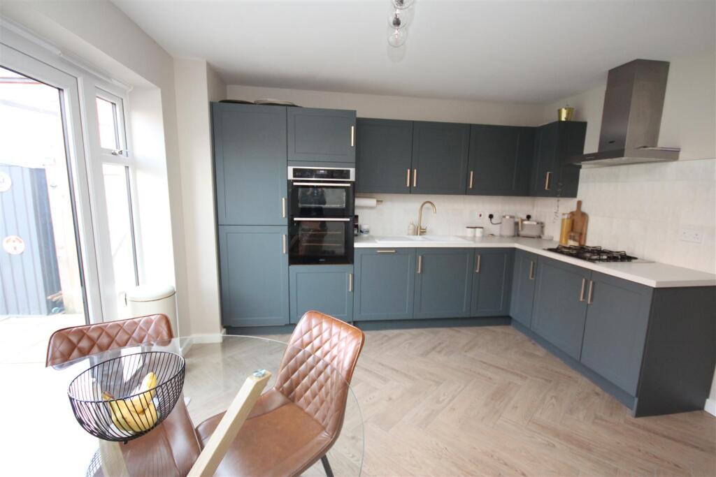kitchen 2.JPG