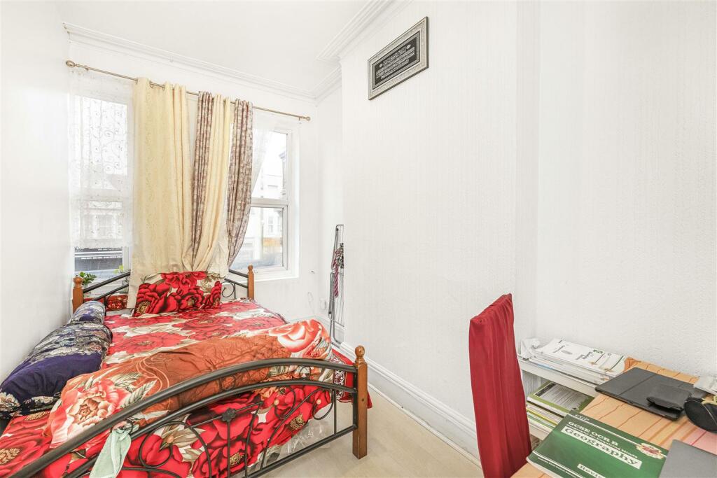 Flat 2   837A Romford Road -009.JPG