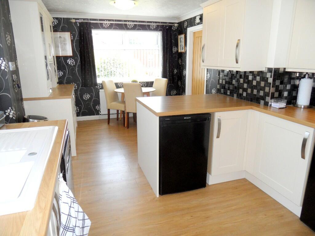 KITCHEN/BREAKFAST RM