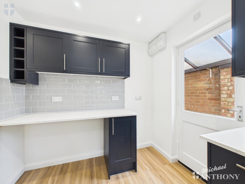 CAM03218G0-PR0738-STILL013