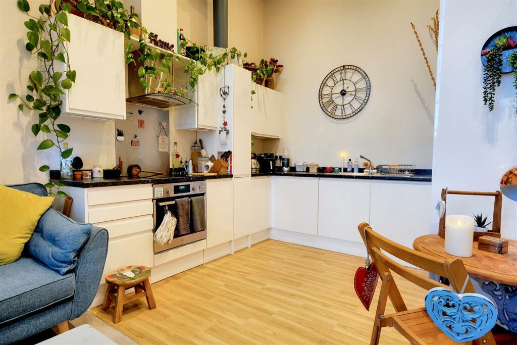 Kitchen Area 2