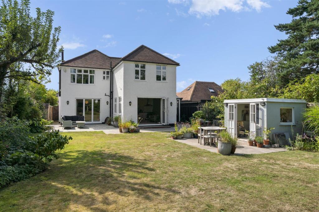 2 Meadow Road Claygate KT10-013.jpg