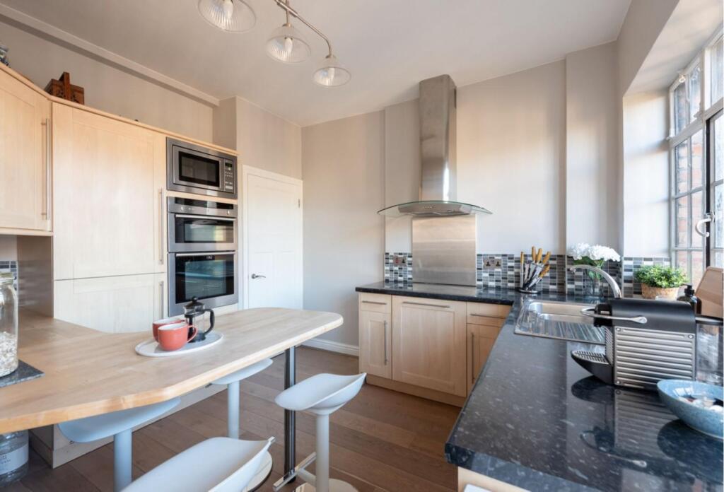 Kitchen 2_HG.JPG