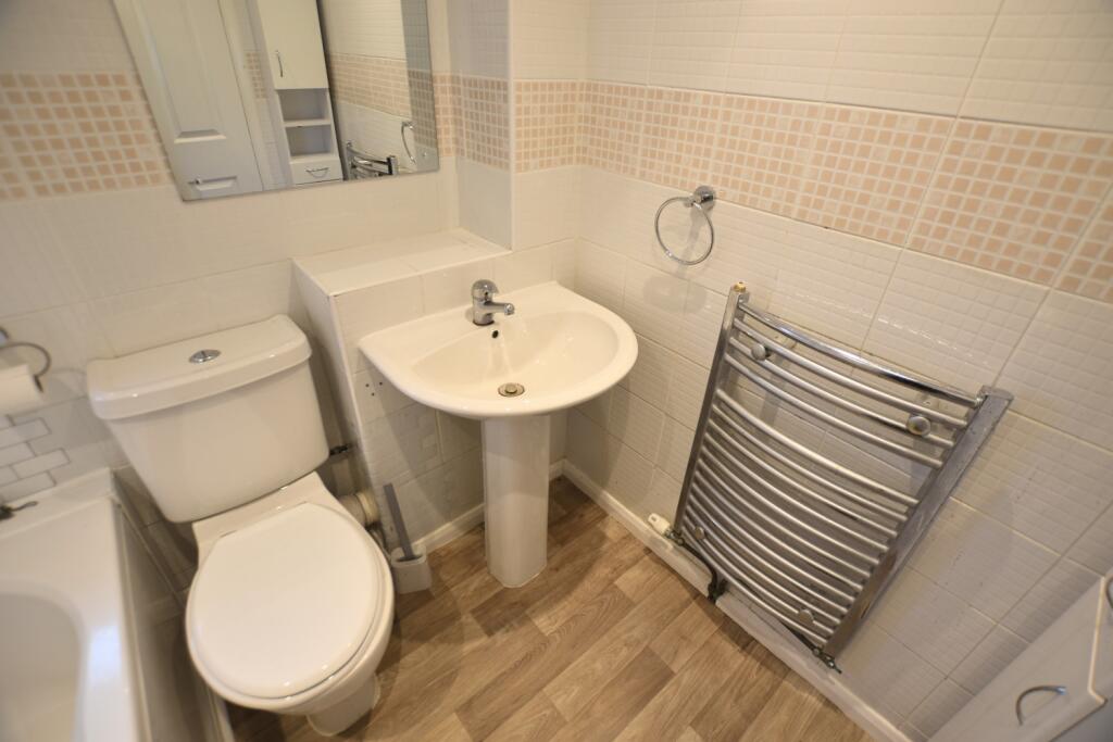 1 Nursery Gardens bathroom