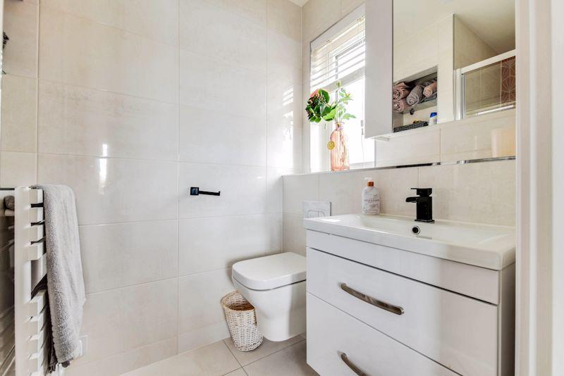 Bedroom 2 ensuite