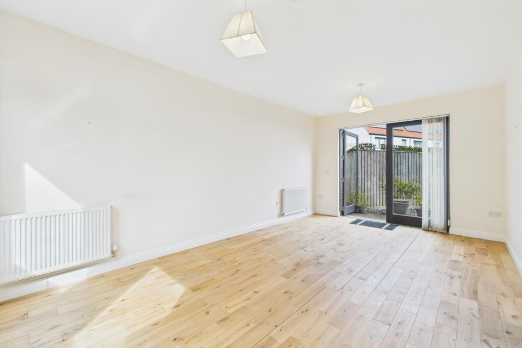 CAM03162G0-PR0331-STILL010