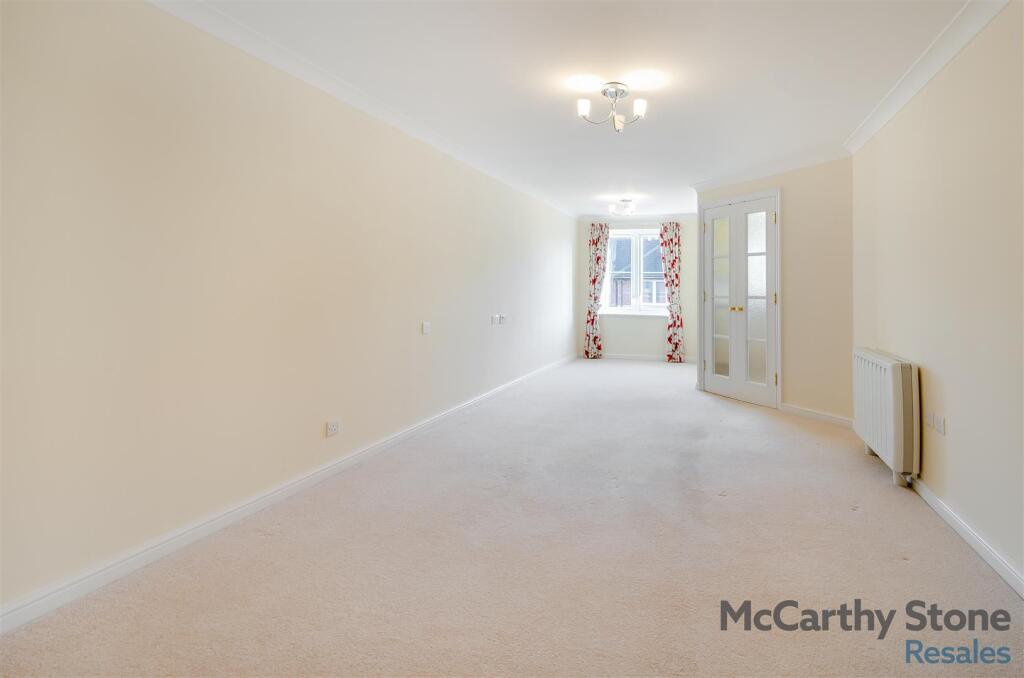8673740-interior04.jpg