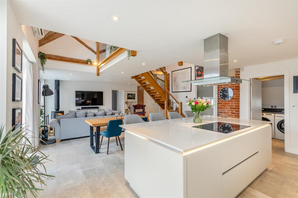 8639408-interior03.jpg
