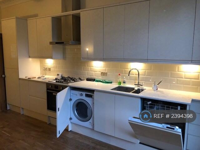 Kitchen Built In Dishwasher &amp; Washer Dryer 