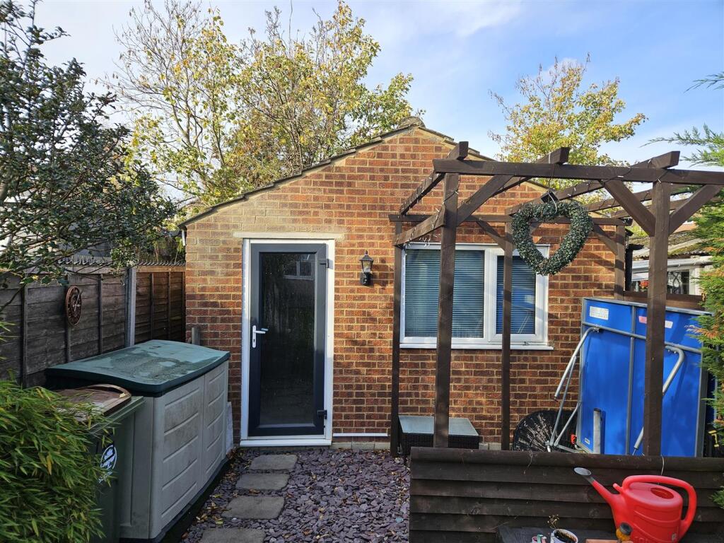 Garage shot1 Hillview.jpg