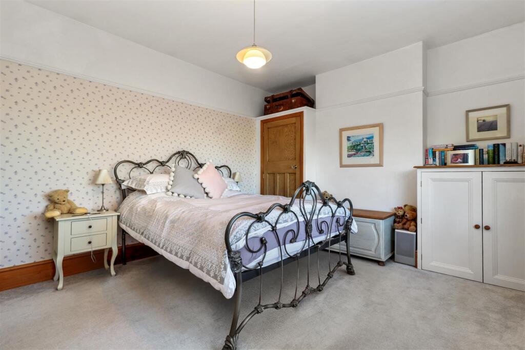 Kings Drive Bedroom.jpg