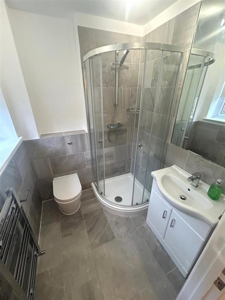 ensuite.jpg