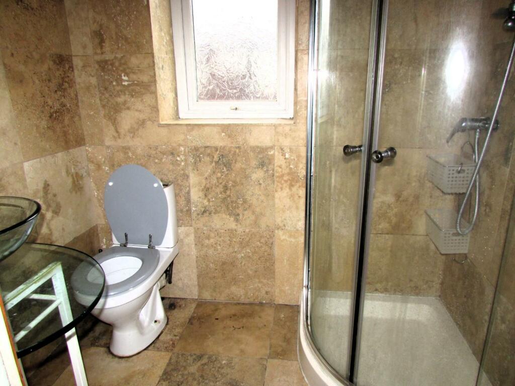 WakefieldSt30bath.JPG