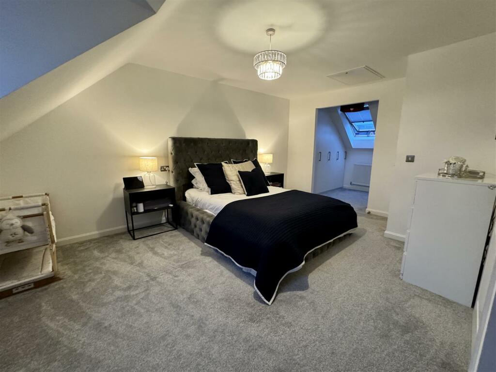 Master Bedroom.jpg