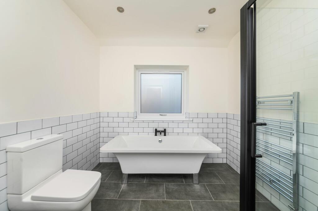 ENSUITE BATHROOM