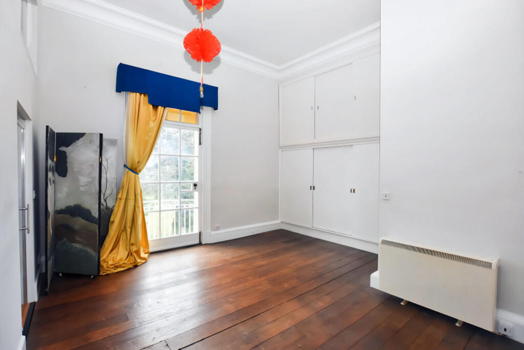 Principal Bedroom...