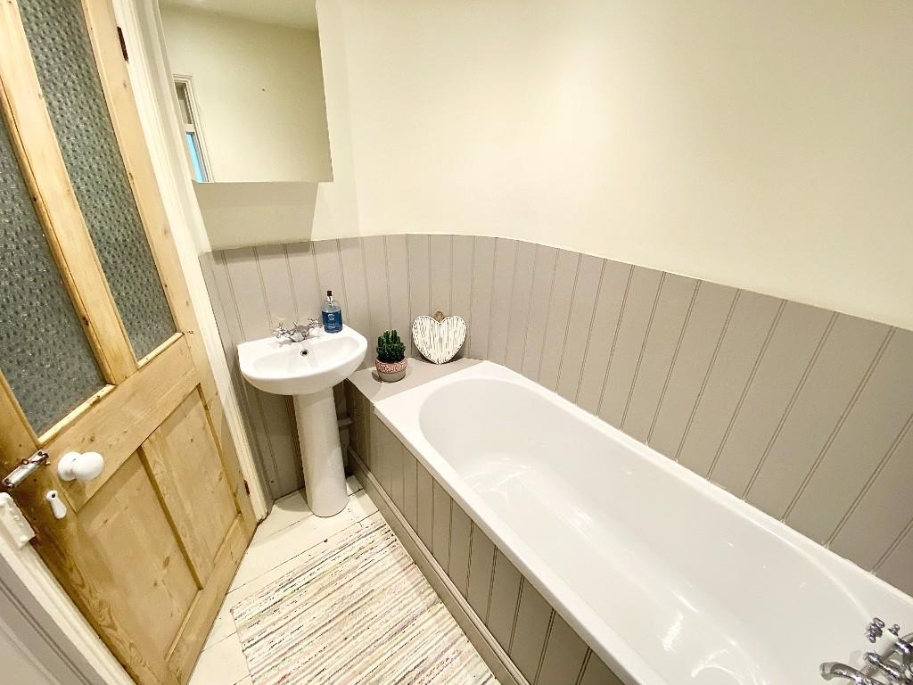 BATHROOM 2