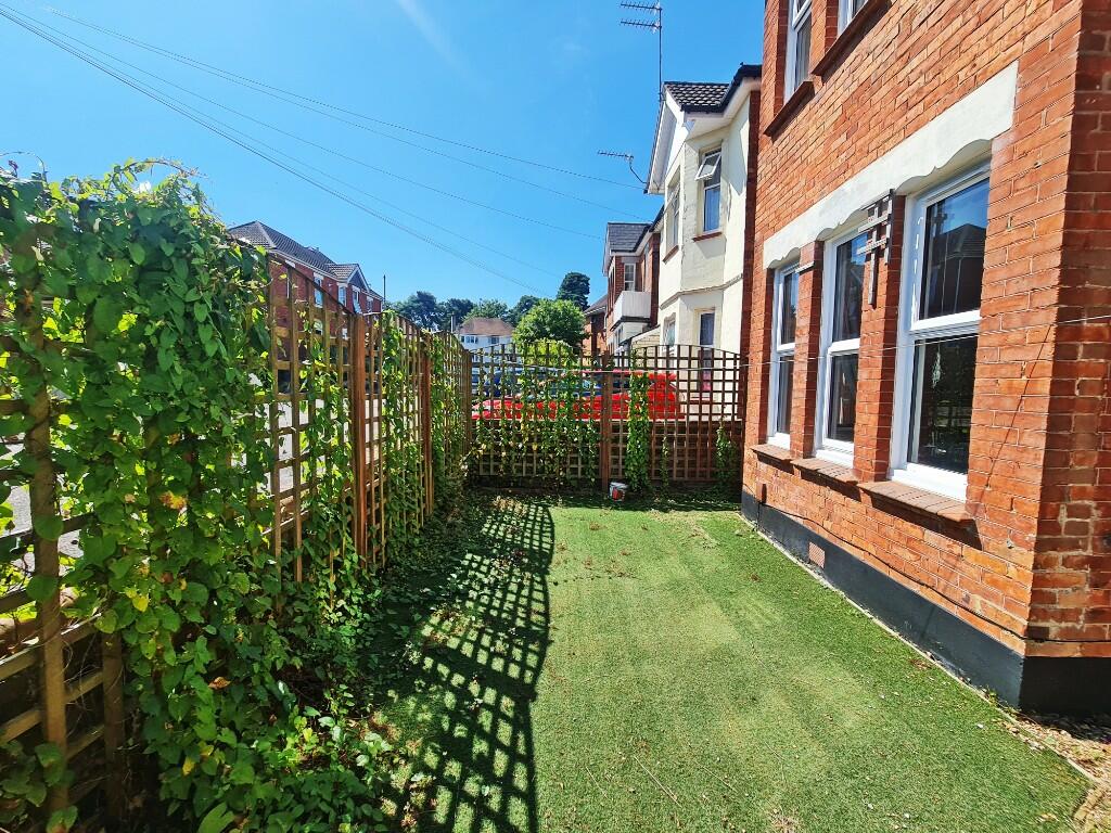 Front Garden Conveye