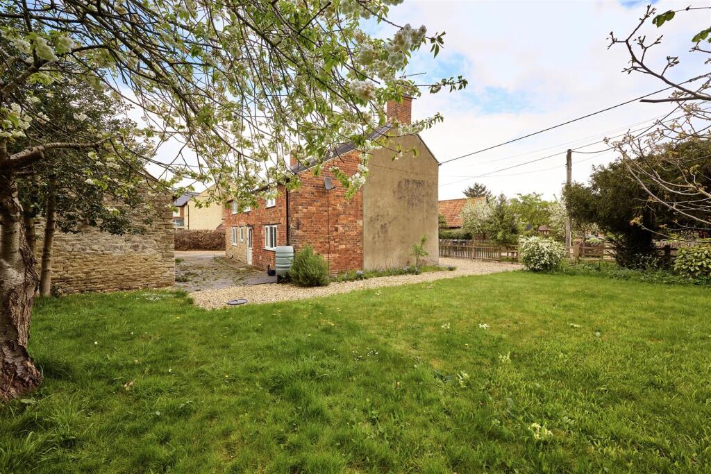 6-123 Main St Aldwincle-6.jpg