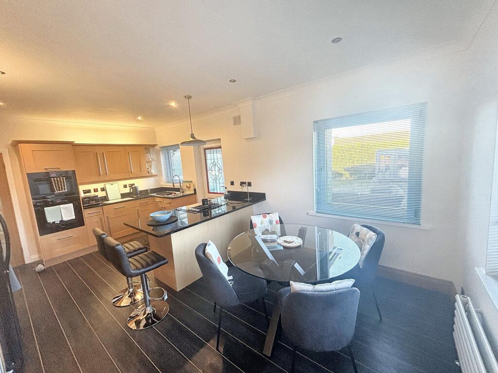 OPEN PLAN DINING KITCHEN