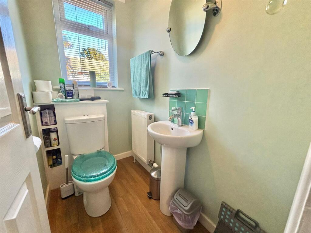 Cloakroom (WC)