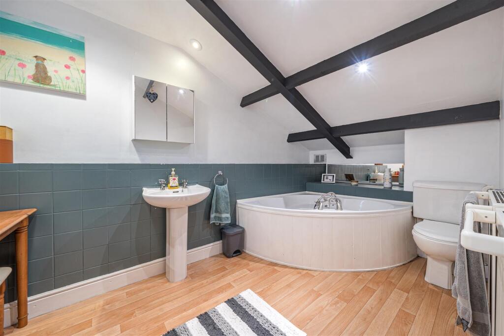Western Cottage Ensuite.jpg