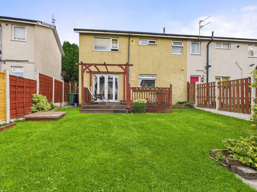 CAM03729G0-PR0085-STILL024