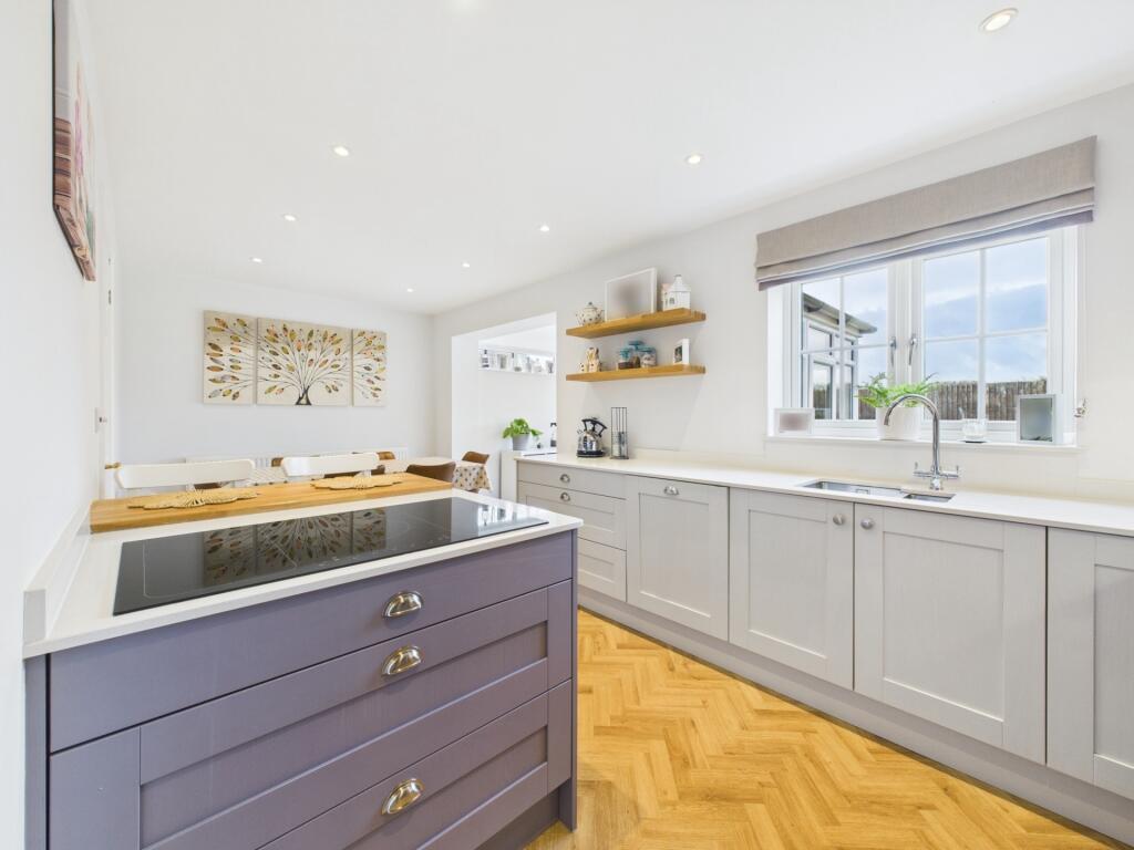 KITCHEN / DINING ROOM