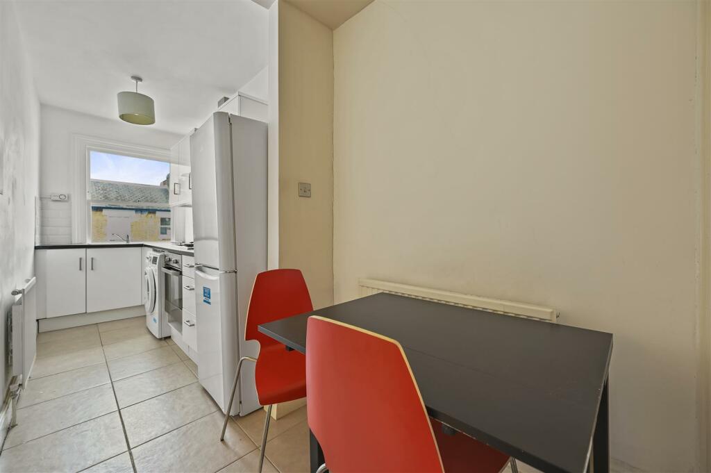 Batoum Gardens - Kitchen.JPG