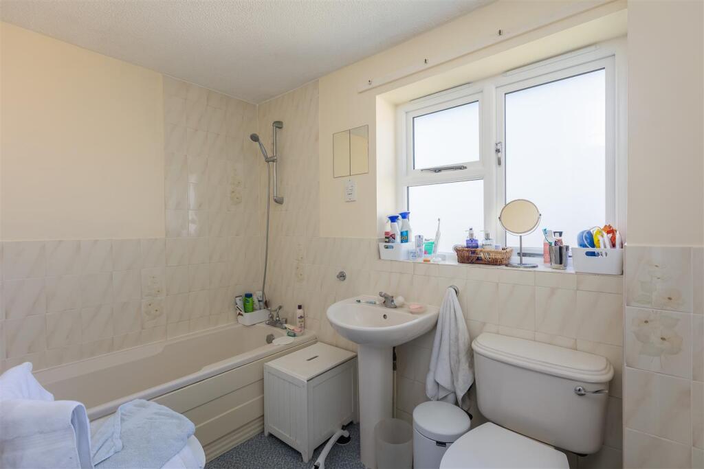 Acres Close 4 Bathroom.jpg
