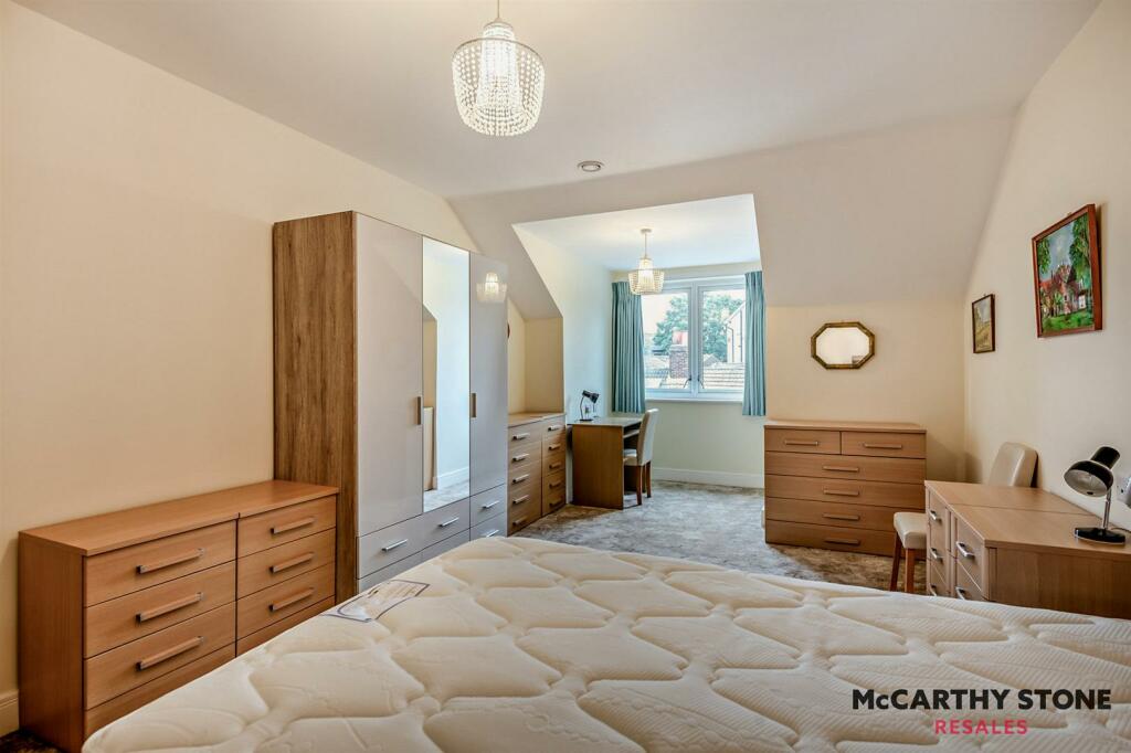 8618855-interior03-800.JPG