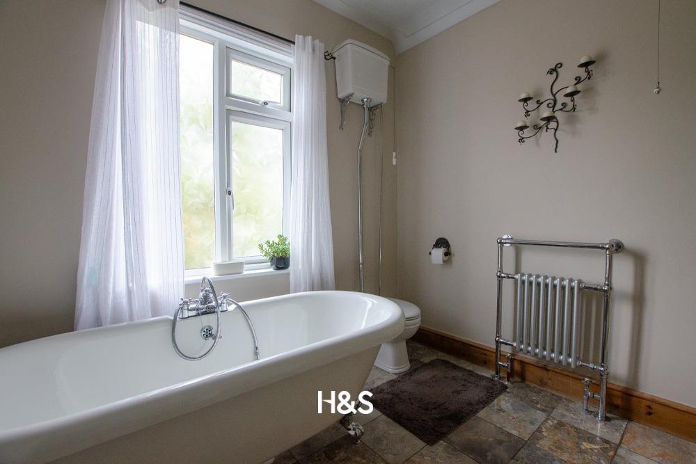 10 Hamlet Road - bath2.jpg